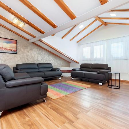 Apartment The Loft ロヴィニ エクステリア 写真