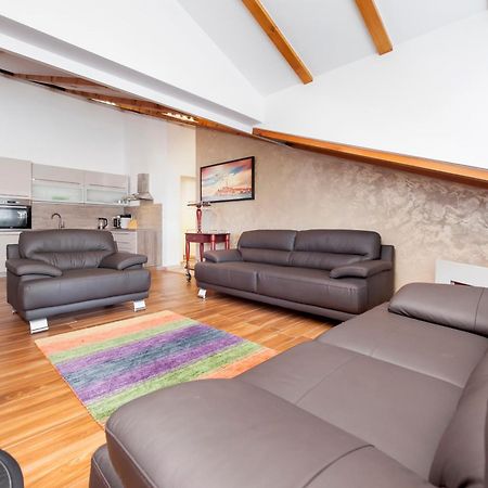 Apartment The Loft ロヴィニ エクステリア 写真