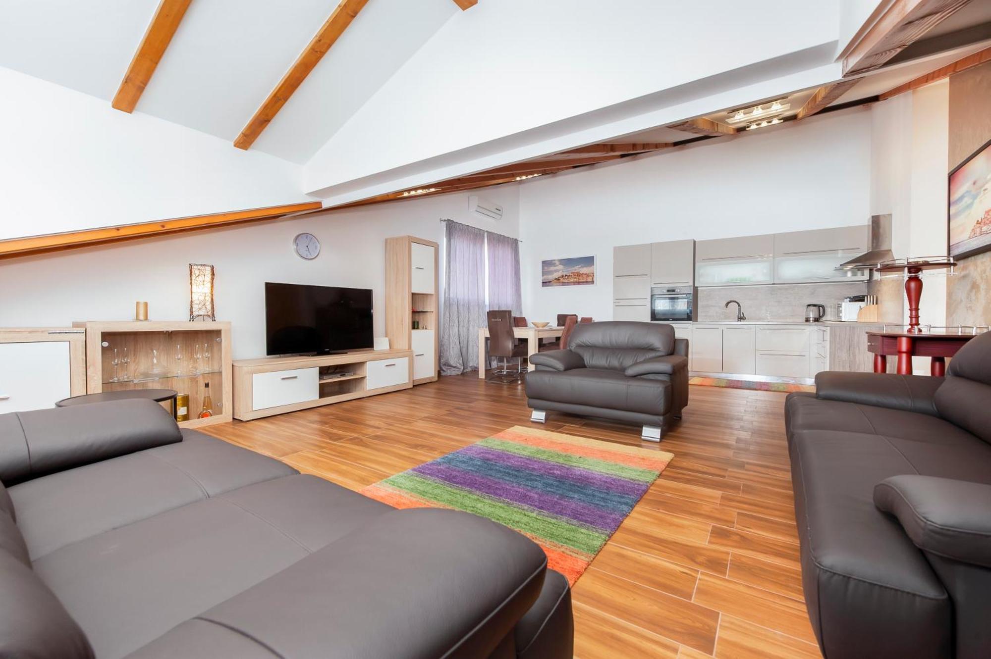 Apartment The Loft ロヴィニ エクステリア 写真