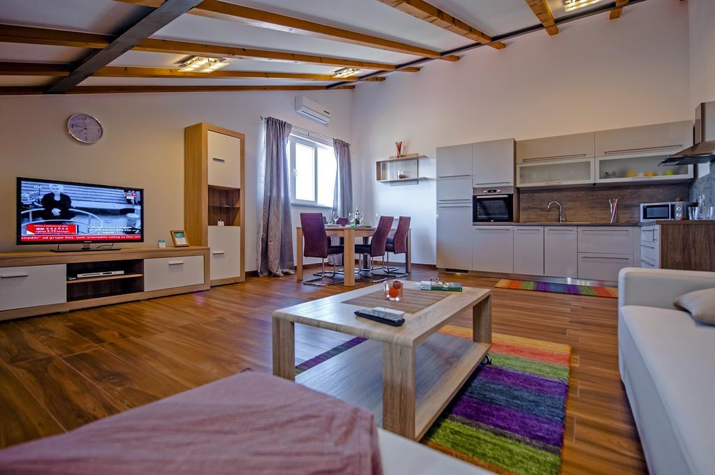 Apartment The Loft ロヴィニ エクステリア 写真