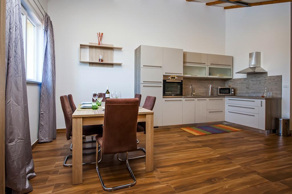 Apartment The Loft ロヴィニ エクステリア 写真