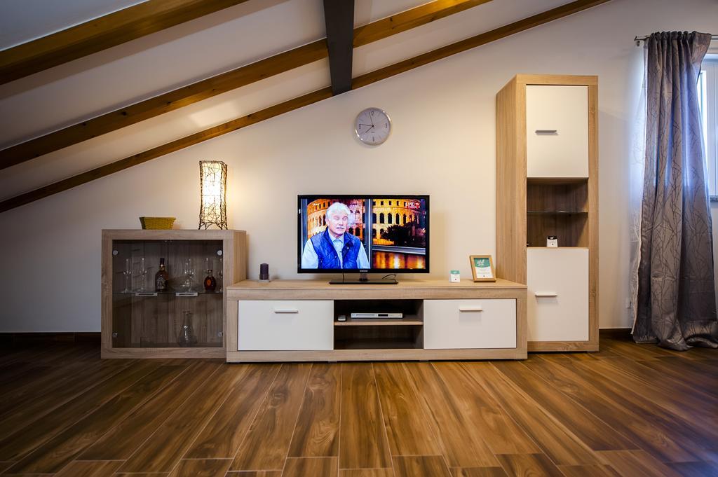 Apartment The Loft ロヴィニ エクステリア 写真