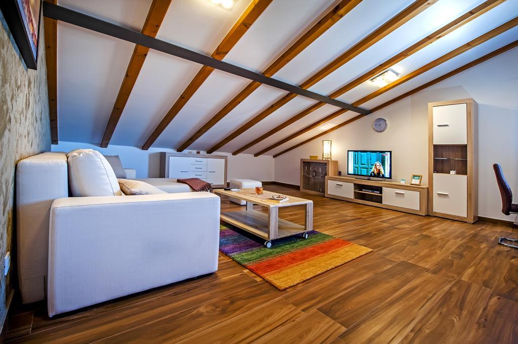 Apartment The Loft ロヴィニ エクステリア 写真