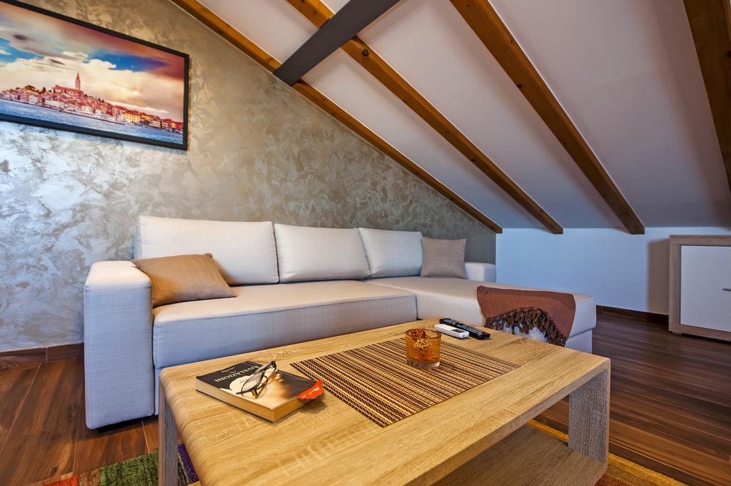 Apartment The Loft ロヴィニ エクステリア 写真
