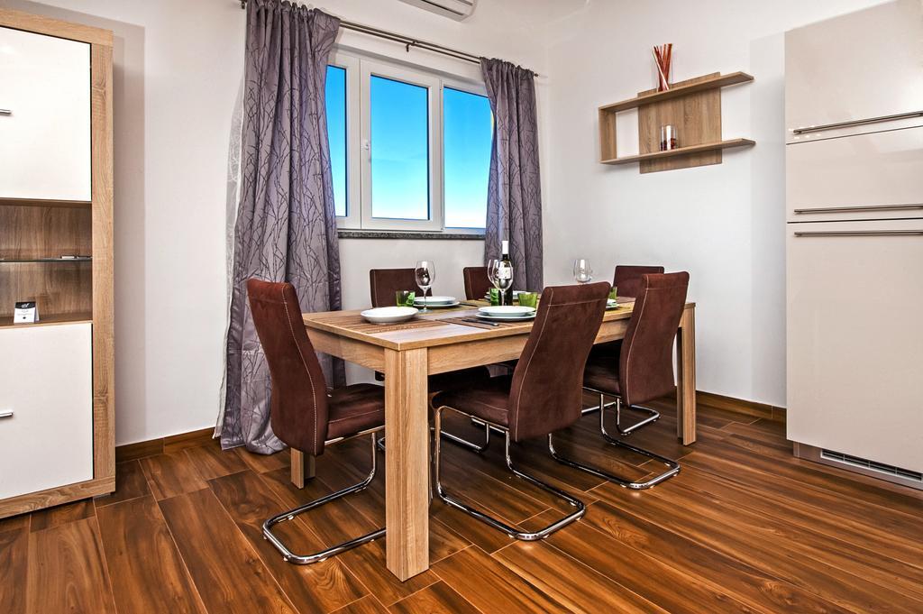Apartment The Loft ロヴィニ エクステリア 写真